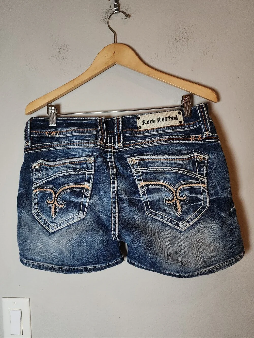 Rock Revival Bruna Denim Shorts Embellished Fleur de Lis Pockets Women's Size 32